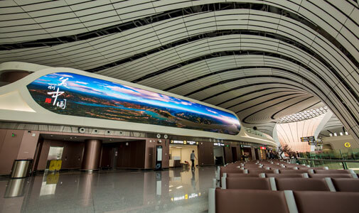 Telas de LED grandes LianTronics atingem o maior terminal mundial do Aeroporto Internacional de Daxing em Pequim